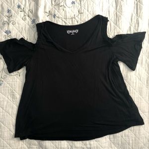 🎉Mudd cold shoulder T-shirt🎉